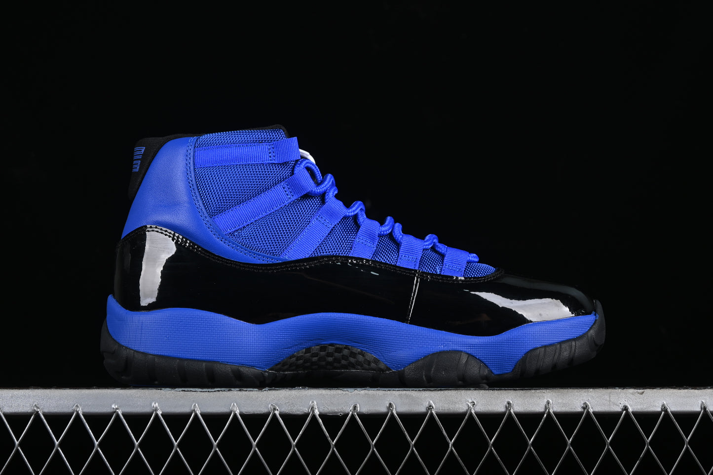 AJ11 Mid