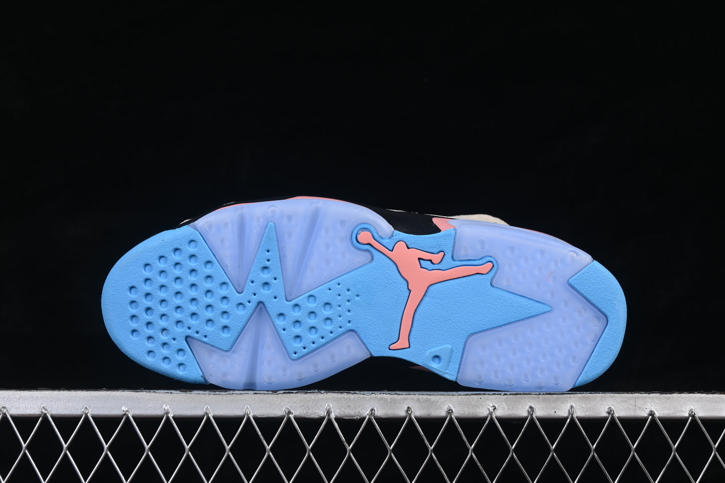 A Ma Maniere ‘Sail’