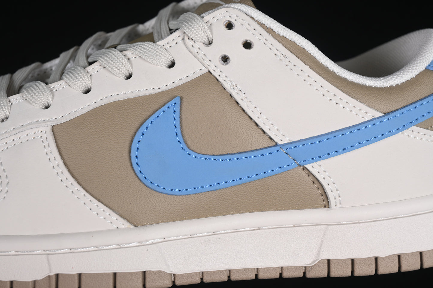 SB Dunk Low Premium
