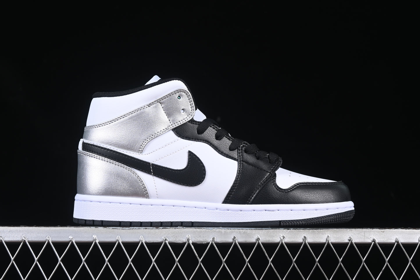 AJ1 Mid