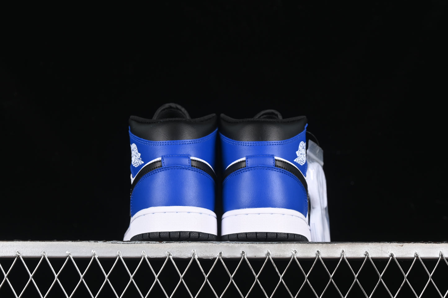 AJ1 Mid