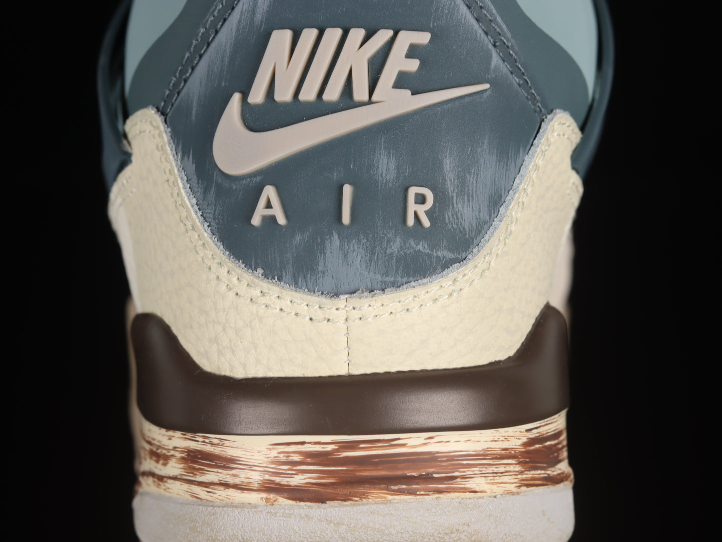 AJ4 Retro