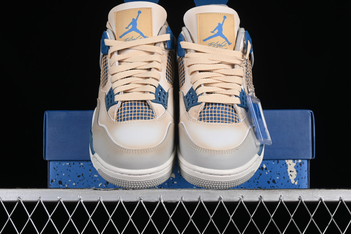 AJ4 Retro