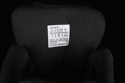 Gel-Kayano 14