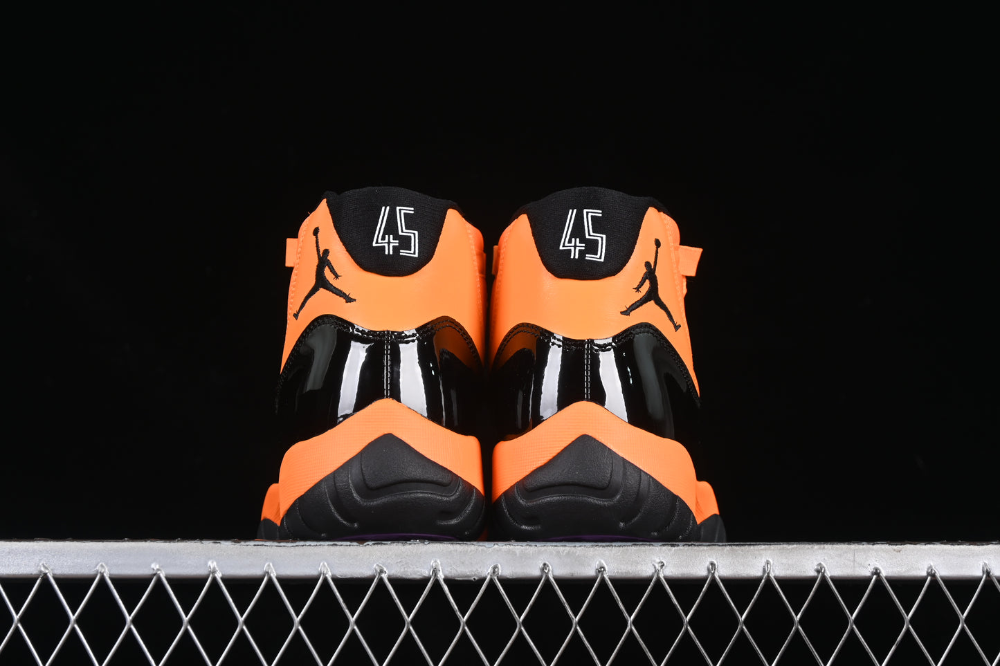 AJ11 Mid