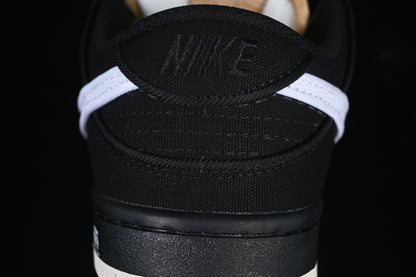 SB Dunk Low Premium