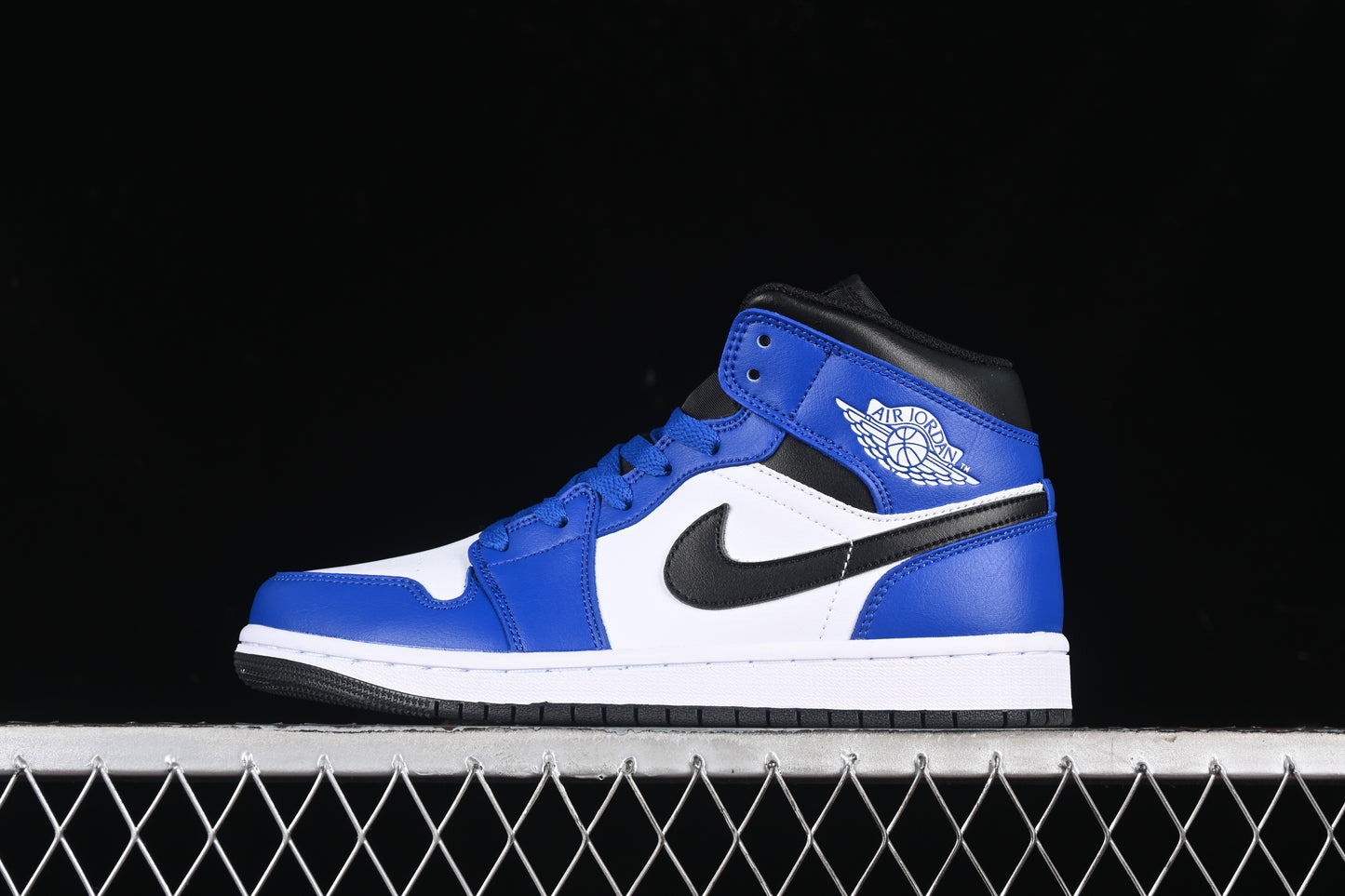 AJ1 Mid