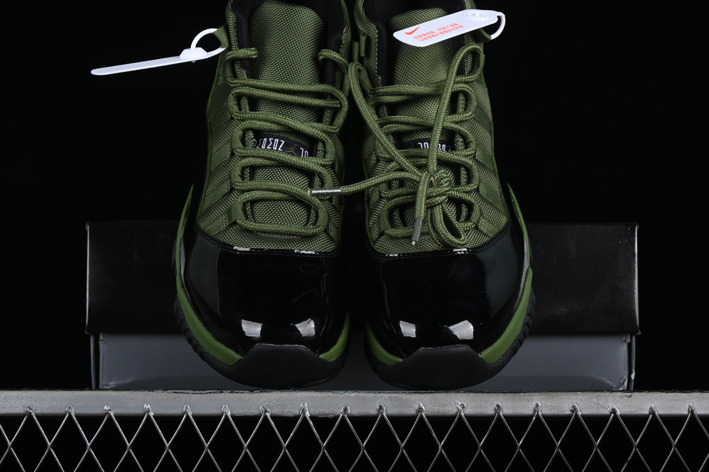 AJ11 Mid