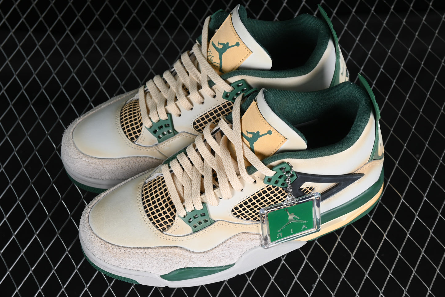 AJ4 Retro