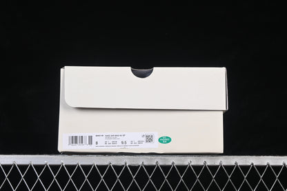 Undefeated ‘Creme’